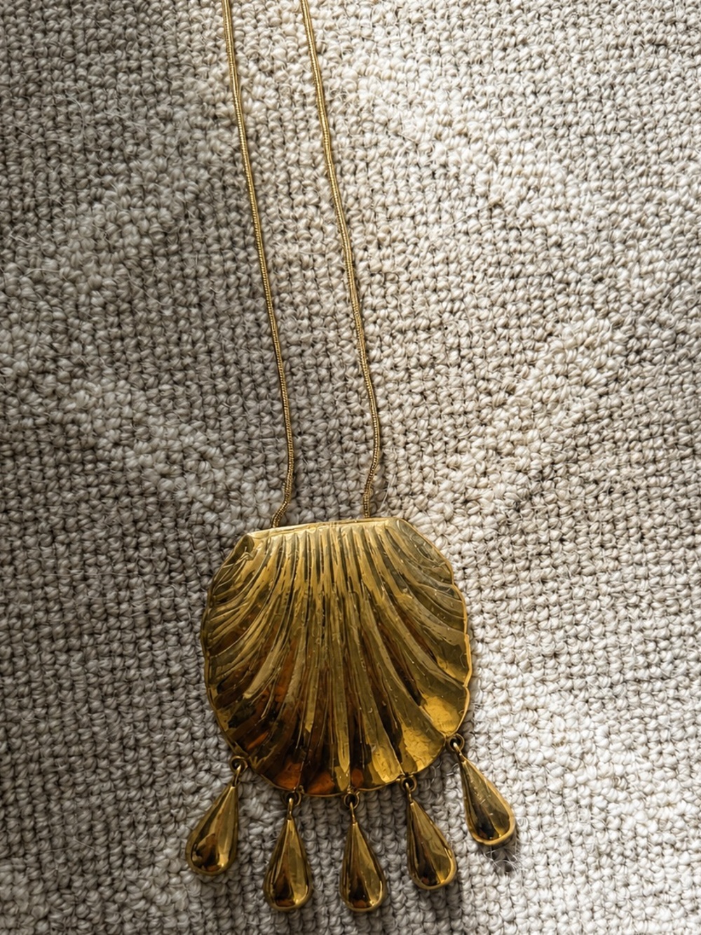 Authentic Juju Vera Petra Shell Necklace – Gold-Plated Statement Pendant - Picture 4 of 10